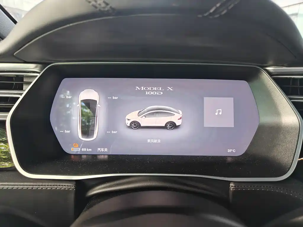 Tesla Model X 2017 — фото 12