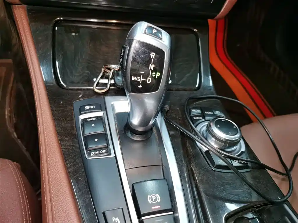 BMW 5 Series 2016 — фото 12