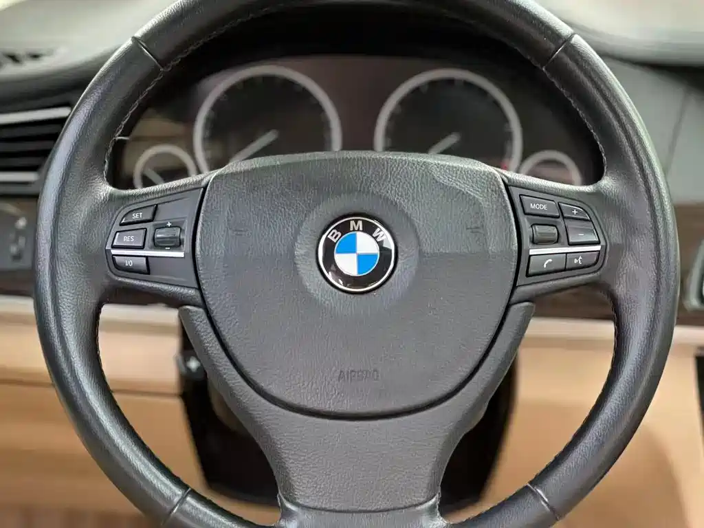 BMW 7 Series 2012 — фото 2