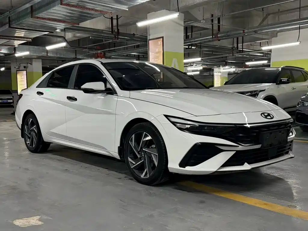 Hyundai Elantra 2023 — фото 3