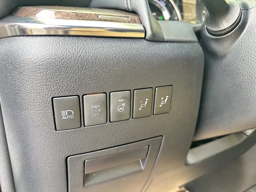 Toyota Alphard 2020 — фото 12