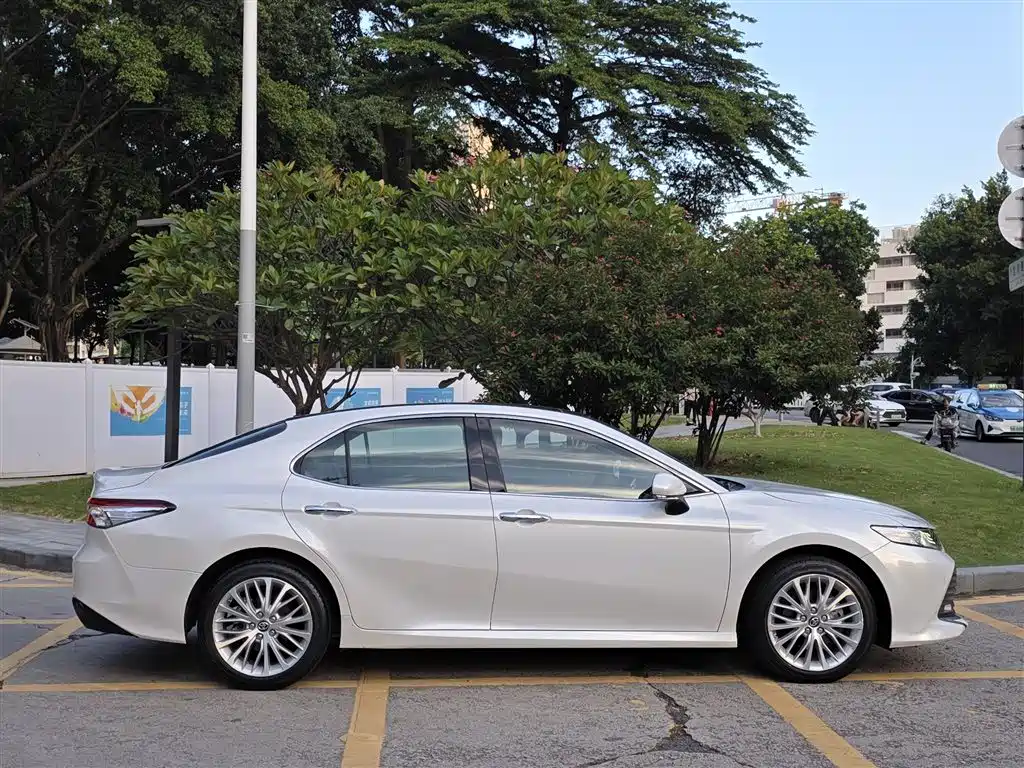 Toyota Camry 2020 — фото 24