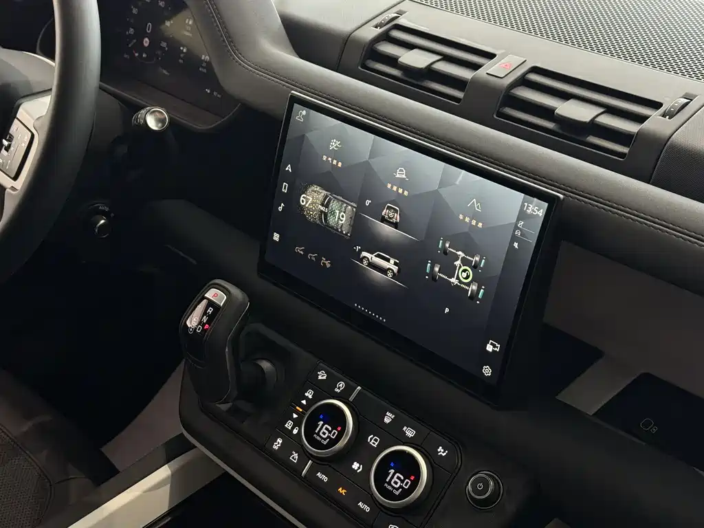 Land Rover Defender 2025 — фото 18