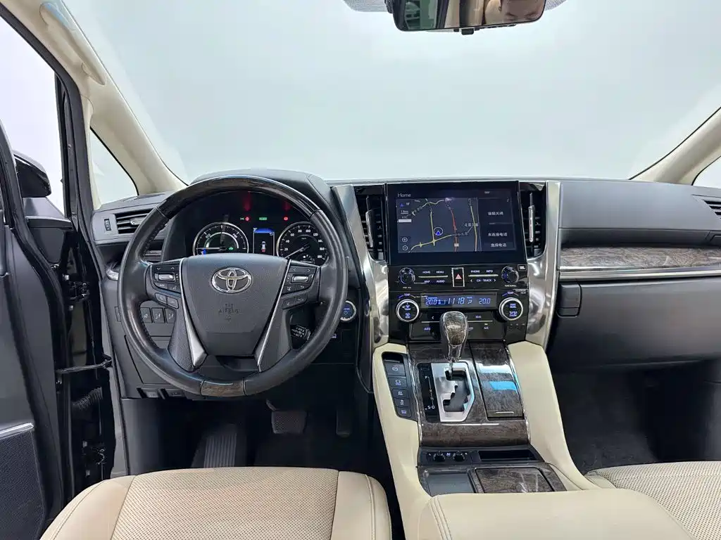 Toyota Alphard 2023 — фото 14