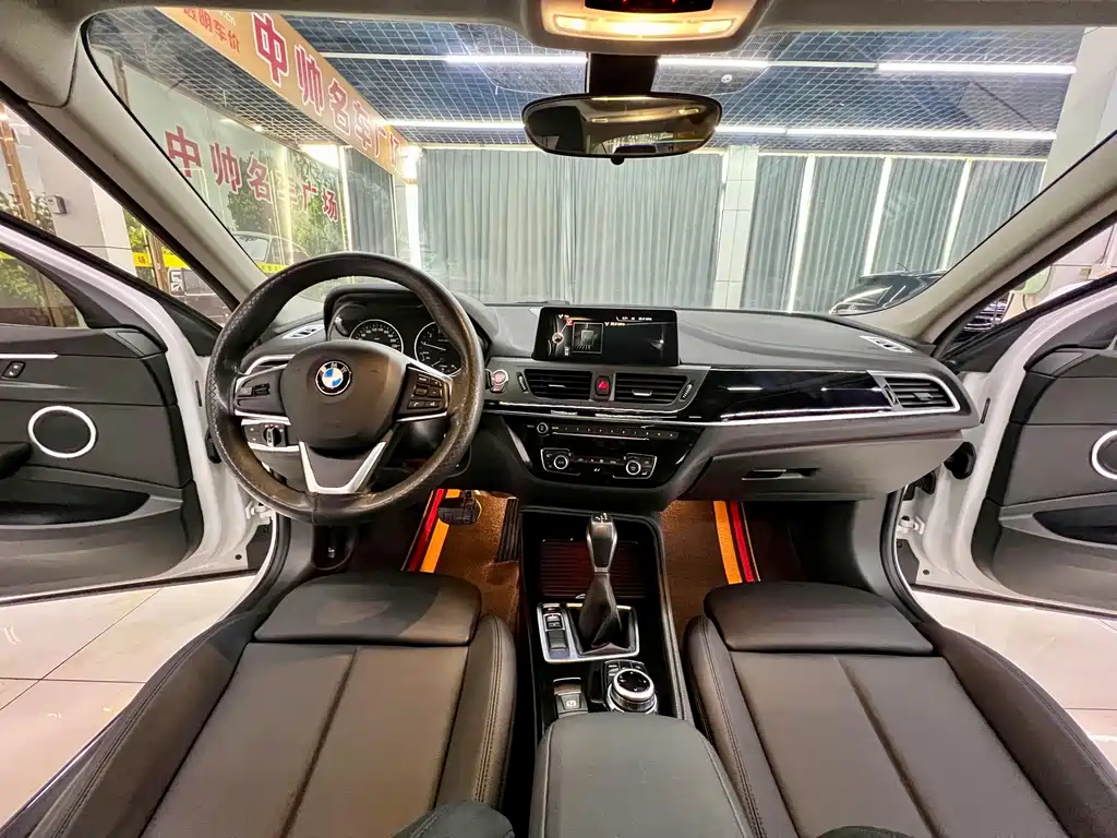 BMW 1 Series 2017 — фото 16