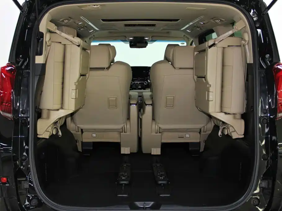Toyota Alphard 2023 — фото 34