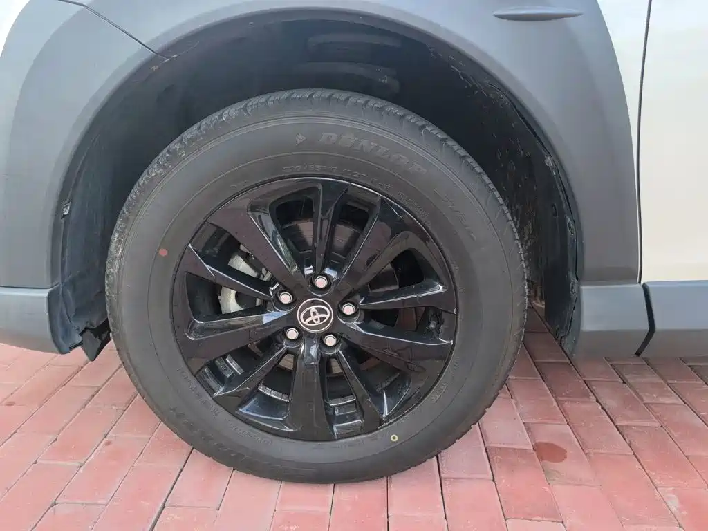 Toyota RAV4 2019 — фото 17