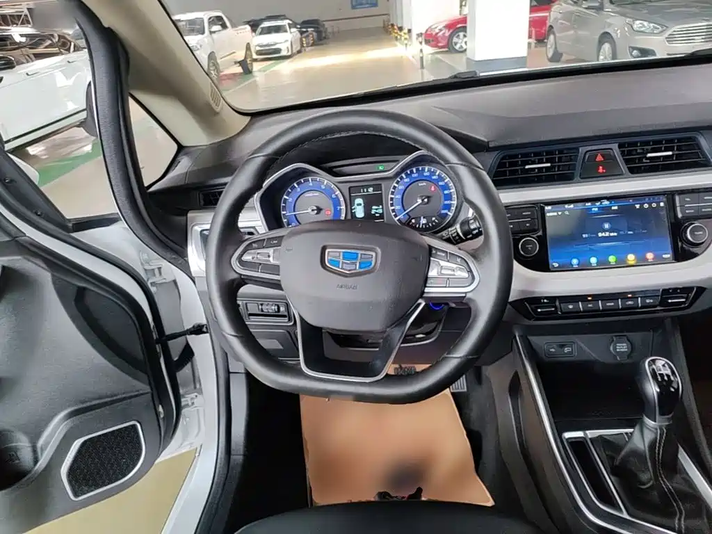 Geely Vision X3 2019 — фото 11