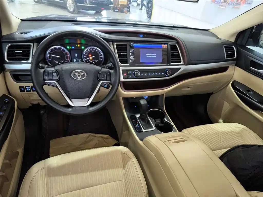 Toyota Highlander 2017 — фото 12