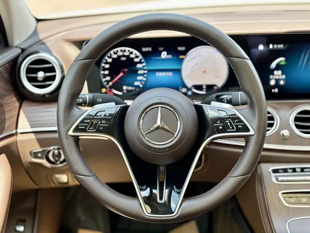 Mercedes-Benz E-Class 2023 — фото 11