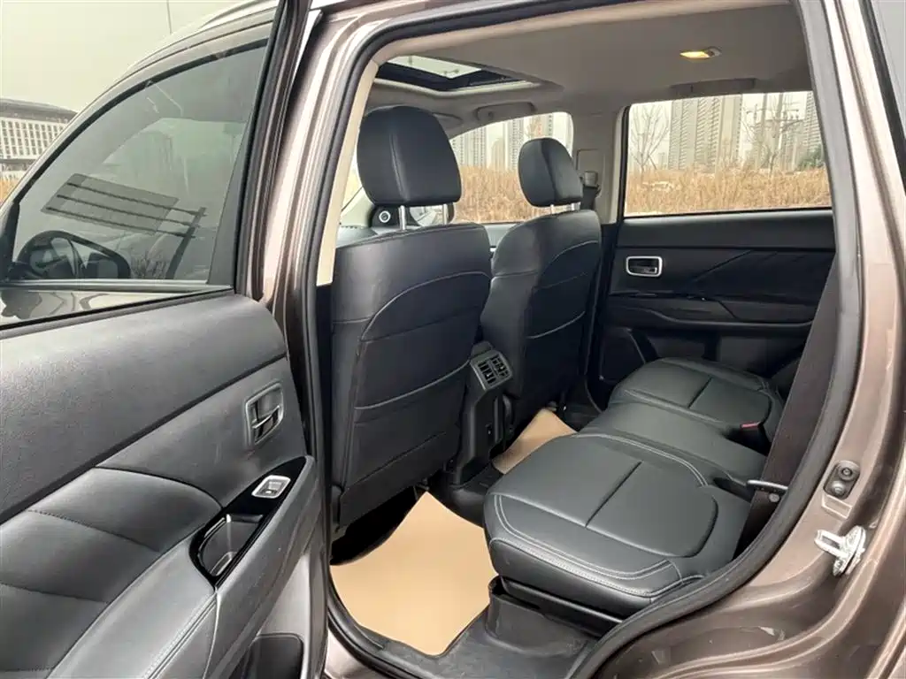 Mitsubishi Outlander 2020 — фото 17
