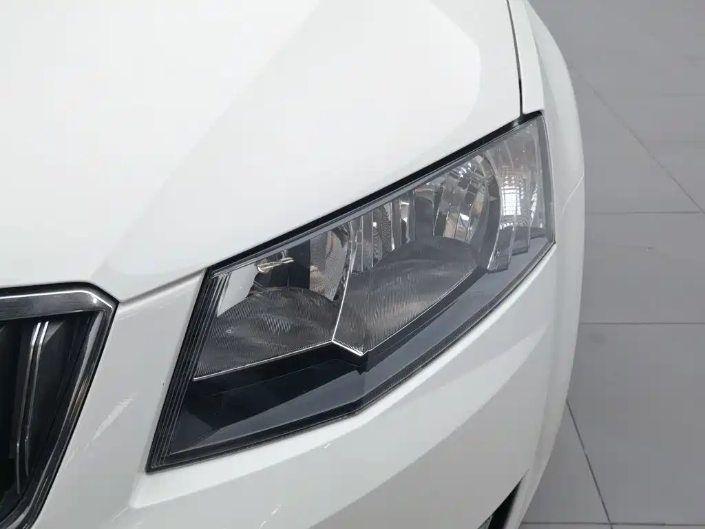 Skoda Octavia 2015 — фото 7