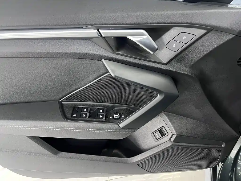 Audi A3 2023 — фото 10