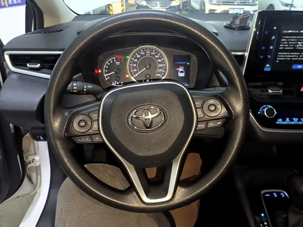 Toyota Corolla 2023 — фото 11