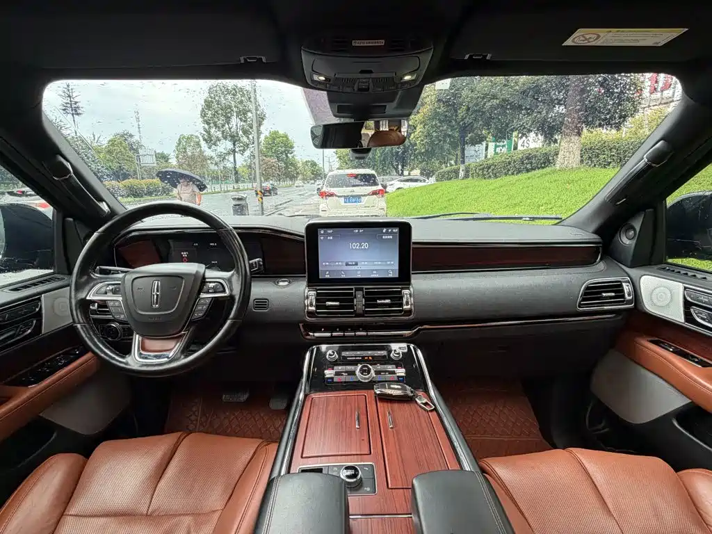 Lincoln Navigator 2021 — фото 12
