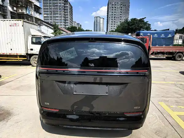 Li Auto MEGA 2025