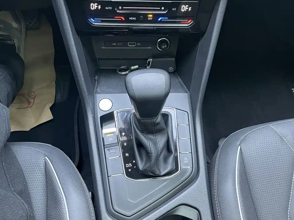 Volkswagen Tiguan L 2023 — фото 13