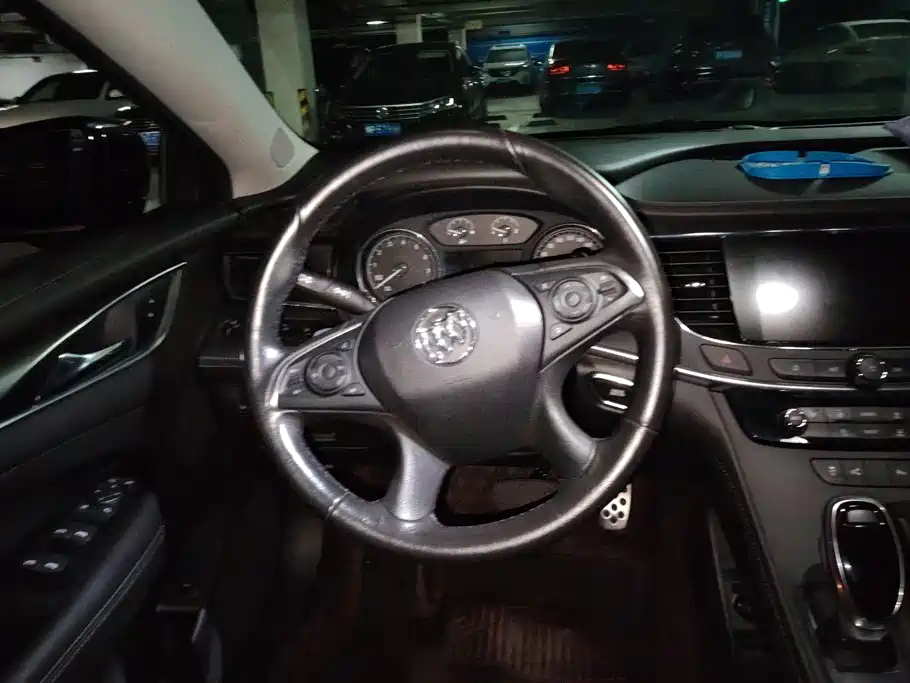 Buick LaCrosse 2017 — фото 15