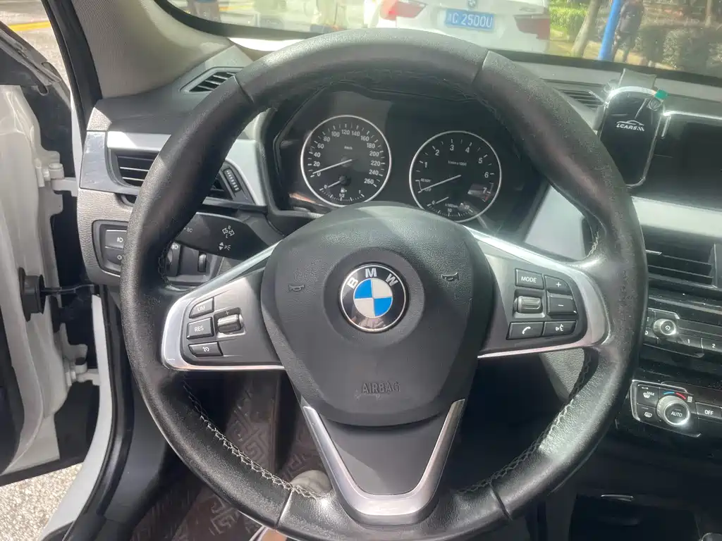 BMW X1 2018 — фото 9