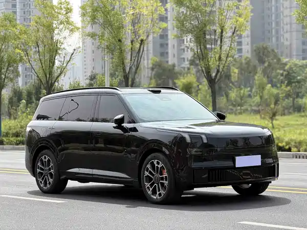 Lynk & Co 900 2025