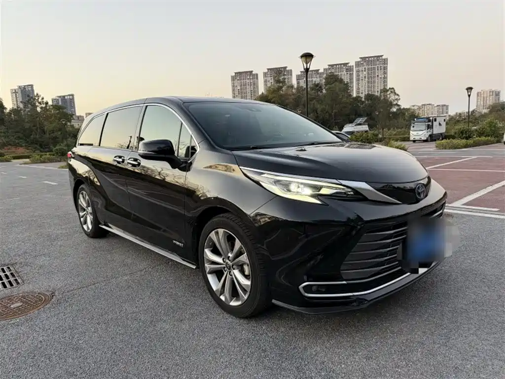 Toyota Sienna 2023 — фото 15