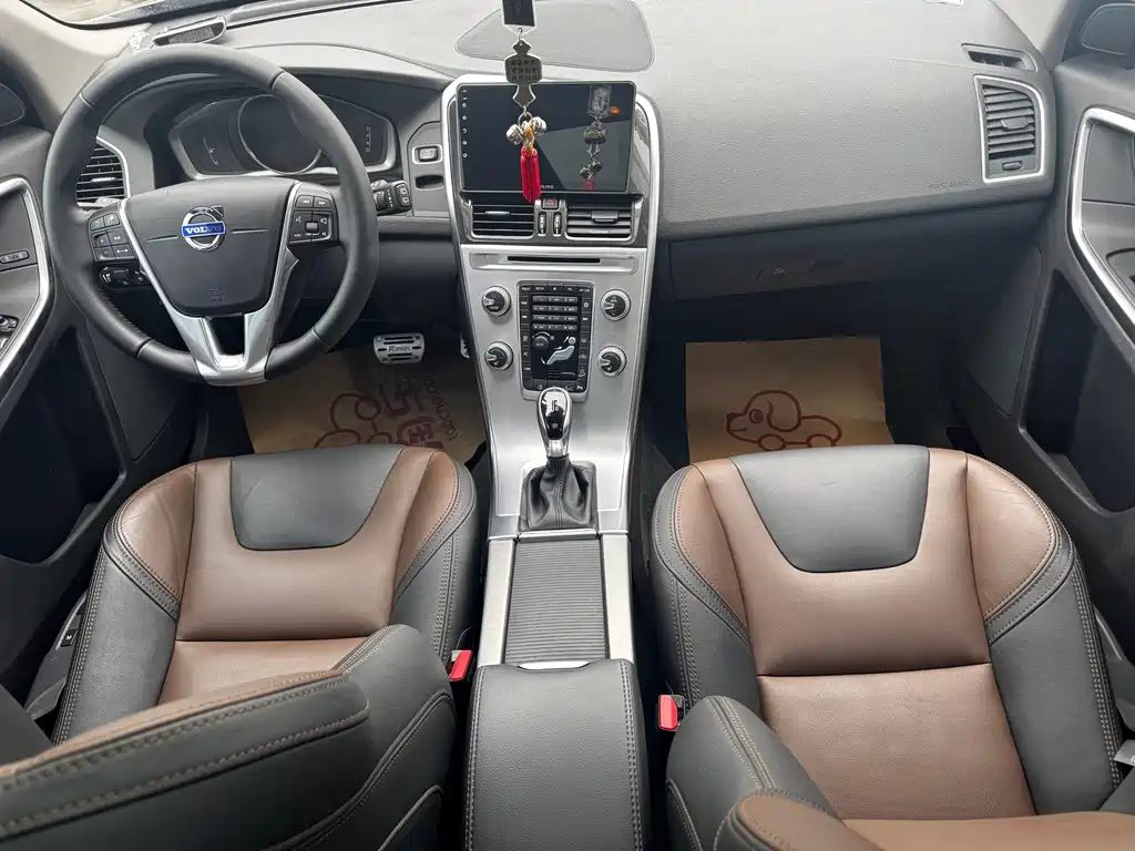 Volvo XC60 2016 — фото 27
