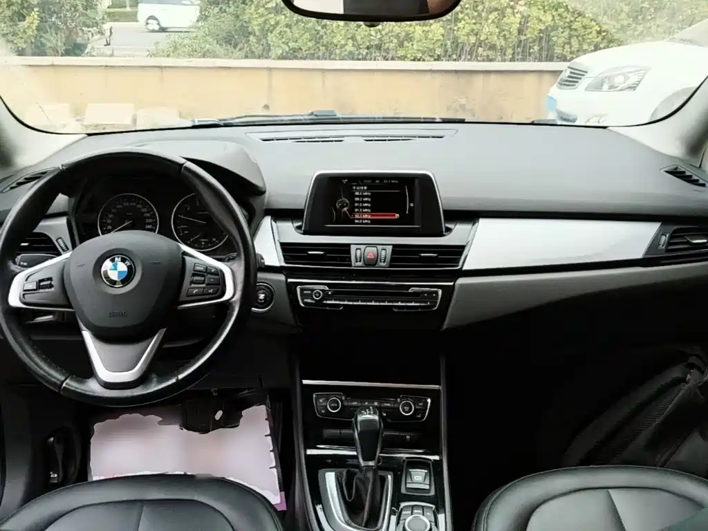 BMW 2 Series Wagon 2019 — фото 10