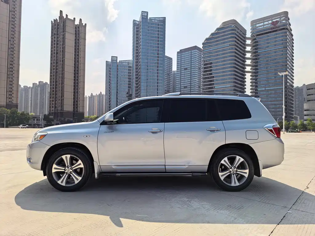 Toyota Highlander 2010 — фото 4