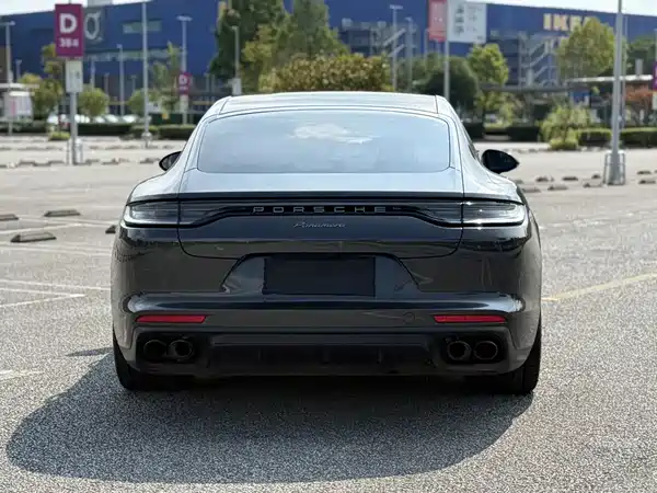 Porsche Panamera 2023