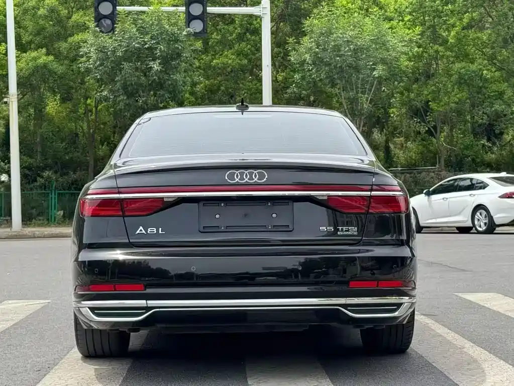 Audi A8 2020 — фото 8