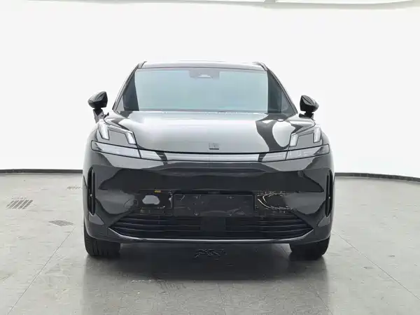 Lynk & Co 08 EM-P 2024