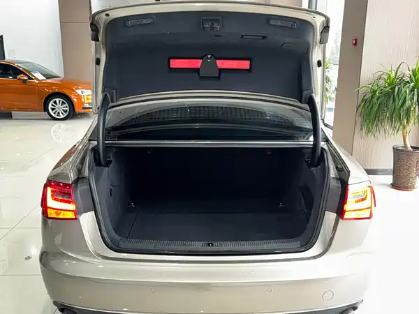 Audi A6L 2012