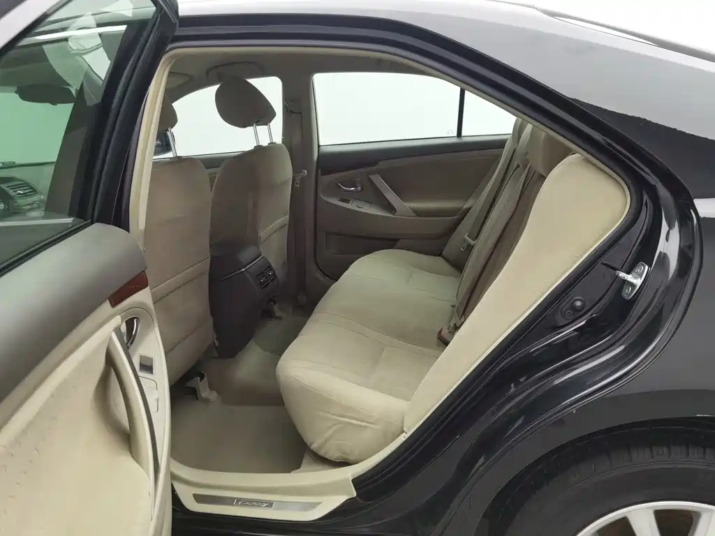 Toyota Camry 2014 — фото 15