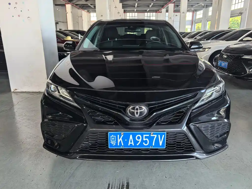 Toyota Camry 2023 — фото 9