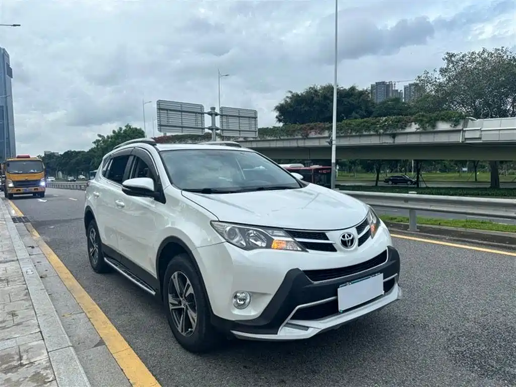 Toyota RAV4 2016 — фото 3