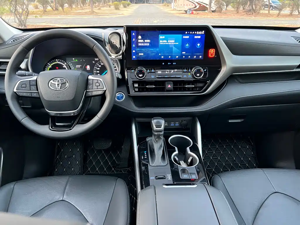 Toyota Highlander 2022 — фото 17