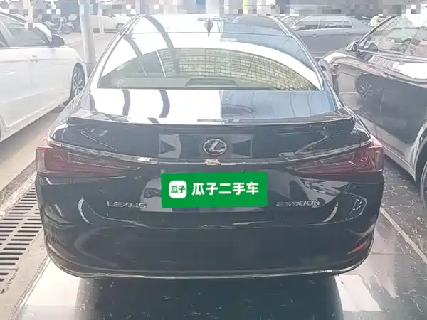 Lexus ES 2021