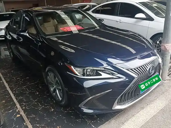 Lexus ES 2021