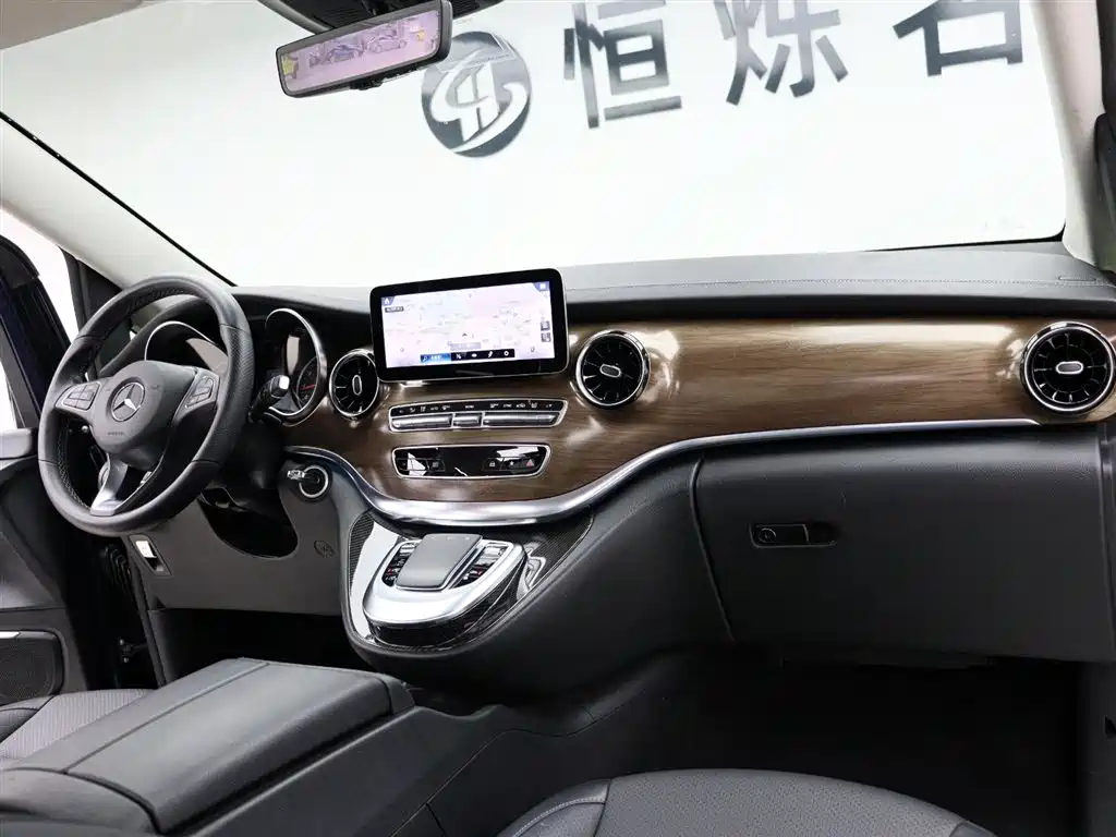 Mercedes-Benz V-Class 2022 — фото 27