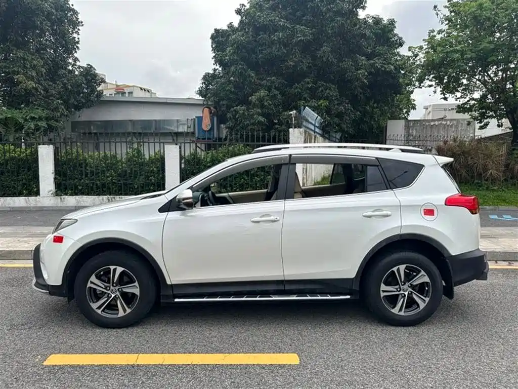 Toyota RAV4 2016 — фото 9