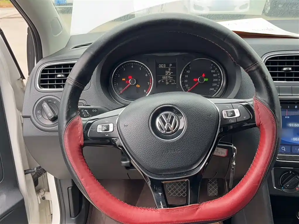 Volkswagen Polo 2016 — фото 14