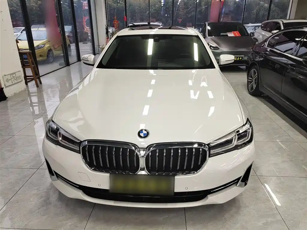 BMW 5 Series 2023 — фото 3
