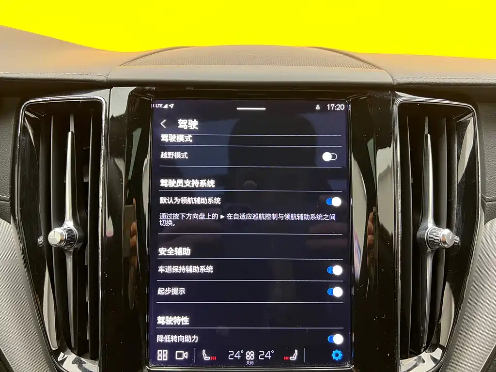 Volvo XC60 2023 — фото 20