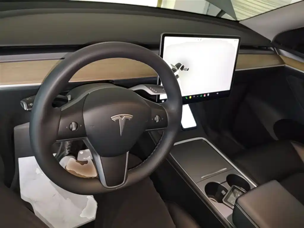 Tesla Model Y 2022 — фото 10