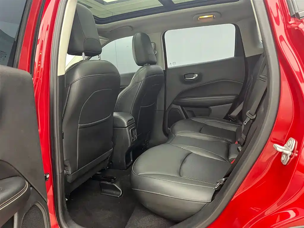 Jeep Compass 2018 — фото 2