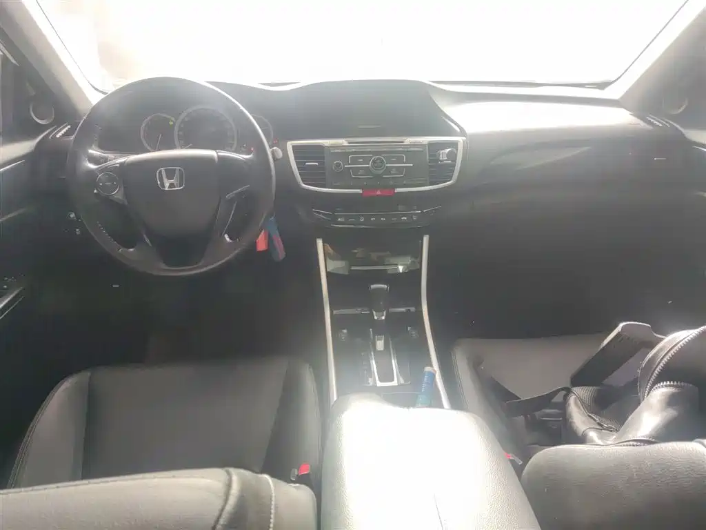 Honda Accord 2016 — фото 12