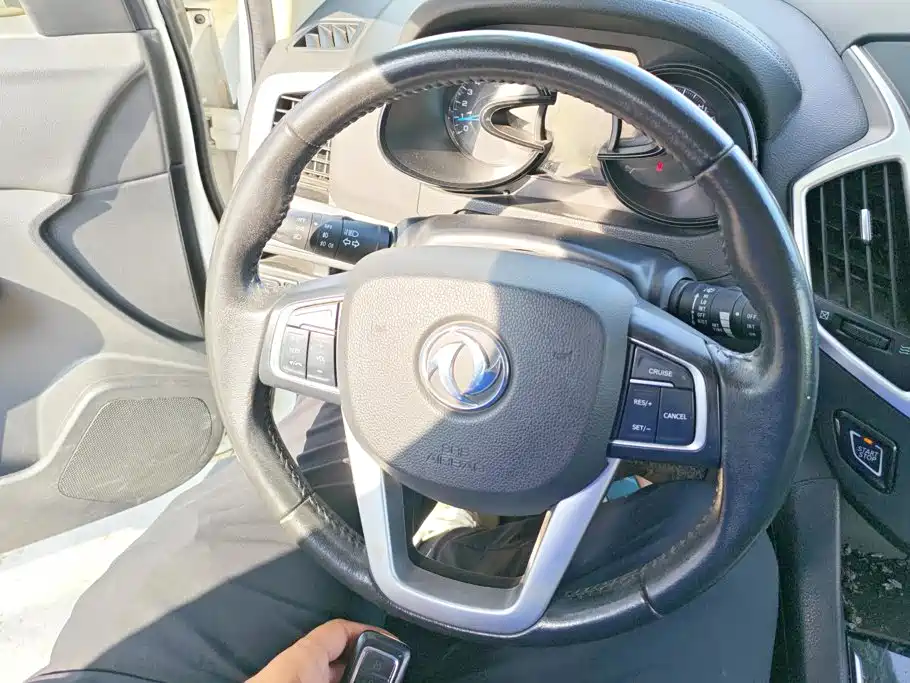 Dongfeng Fengshen AX7 2016 — фото 15