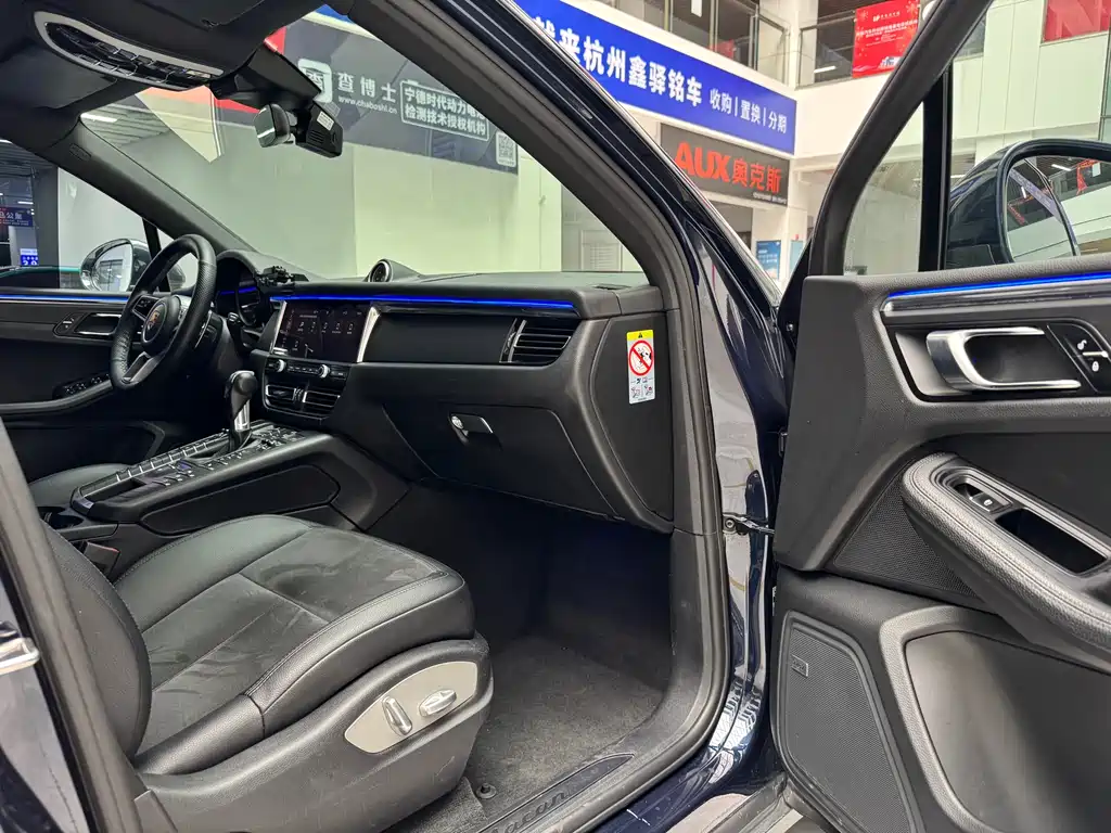 Porsche Macan 2019 — фото 16