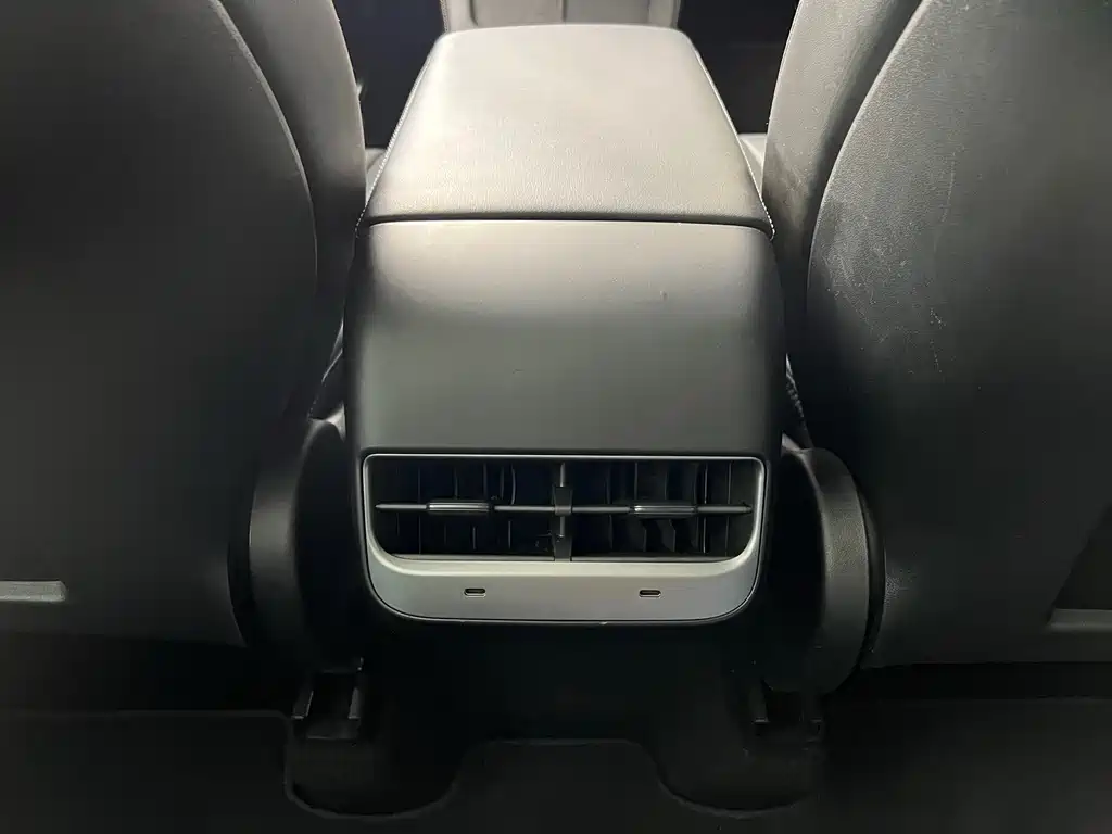 Tesla Model Y 2021 — фото 15