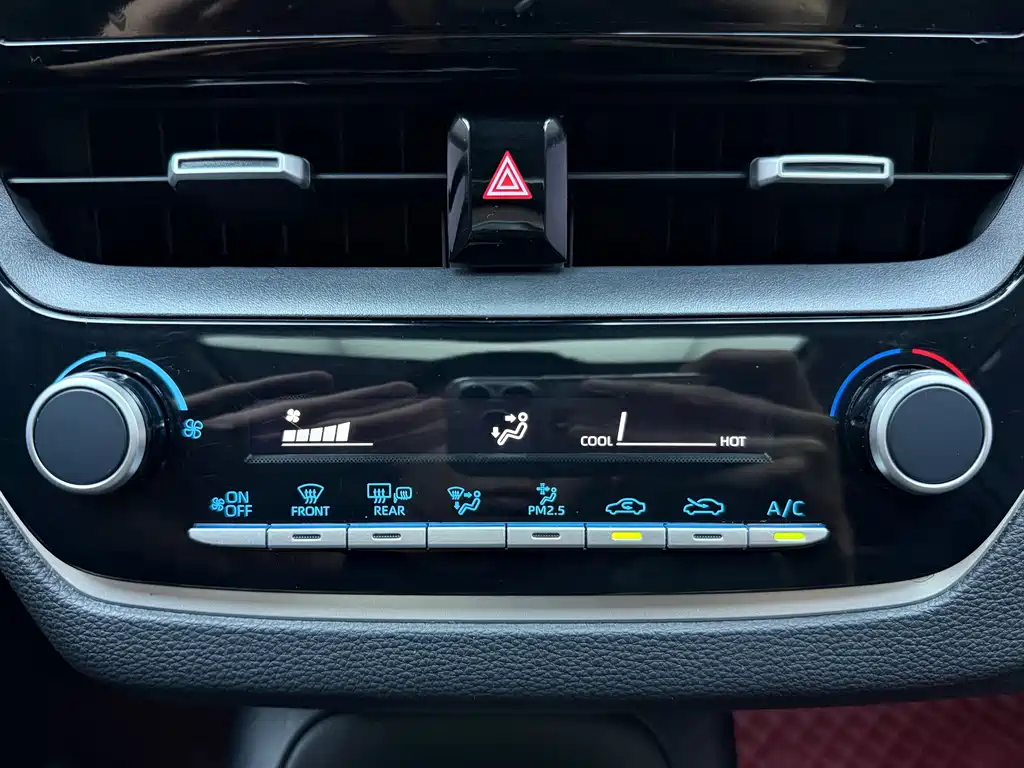 Toyota Corolla 2022 — фото 13